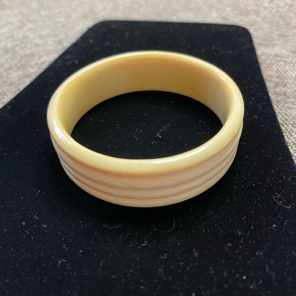 SOLD Real Ivory bangle - Picture 3 of 13